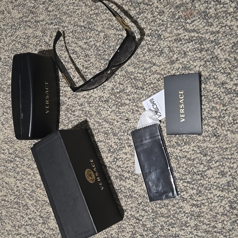 NIB VERSACE POLAR GREY GRADIENT SUNGLASSES
